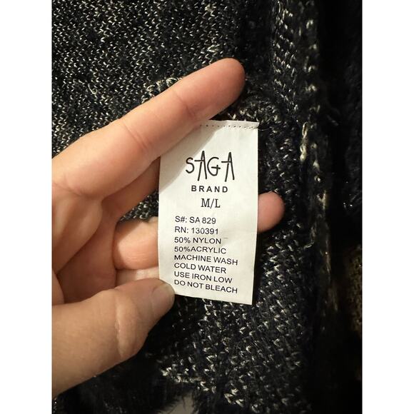 Saga Fuzzy Geometric Vest Size M/L - Picture 5 of 6